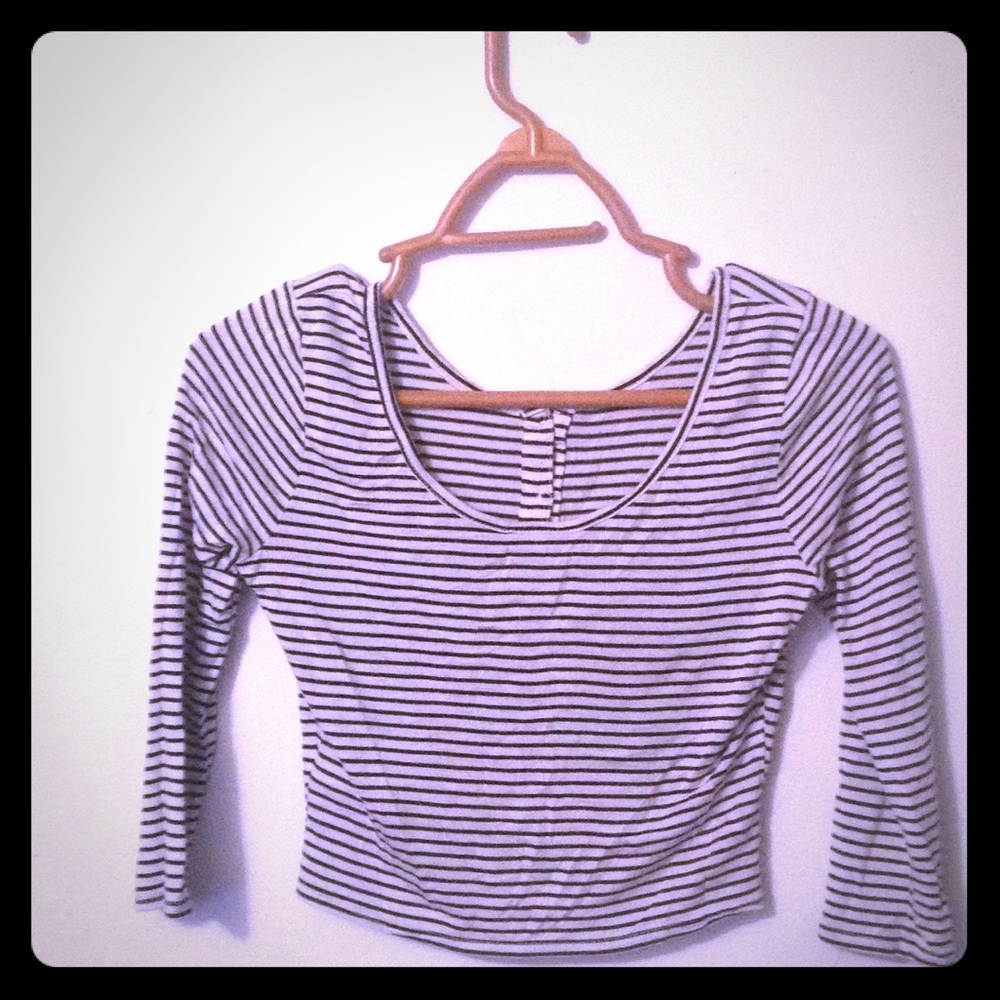 🎃Black and White Striped Crop Top 3/$20